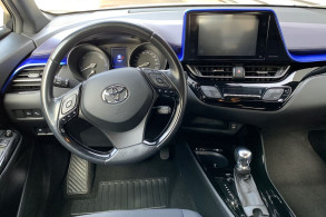 TOYOTA C HR 122H GRAPHIC 2WD E CVT RC18