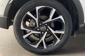 TOYOTA C HR 122H GRAPHIC 2WD E CVT RC18