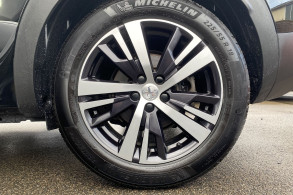 PEUGEOT 3008 1.2 L ESSENCE 130CH S S ALLURE EAT8