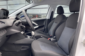 PEUGEOT 208 1.2 ESSENCE 68CH LIKE 5P