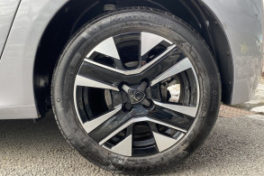 PEUGEOT 208 1.2 ESSENCE 100CH S S ALLURE