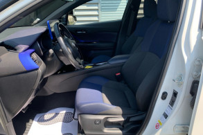 TOYOTA C HR 122H GRAPHIC 2WD E CVT
