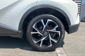 TOYOTA C HR 122H GRAPHIC 2WD E CVT
