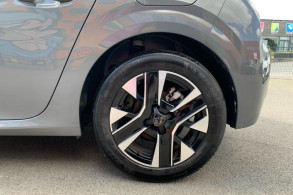 PEUGEOT 208 1.2 ESSENCE 100CH S S ALLURE