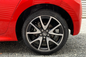 TOYOTA YARIS 116H PREMIERE 5P