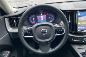 VOLVO XC60 B4 197CH PLUS STYLE DARK GEARTRONIC