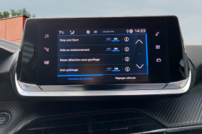 PEUGEOT 208 1.2 ESSENCE 100CH S S ALLURE PACK