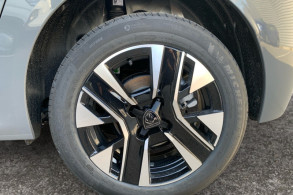 PEUGEOT 208 1.2 ESSENCE 100CH S S ALLURE